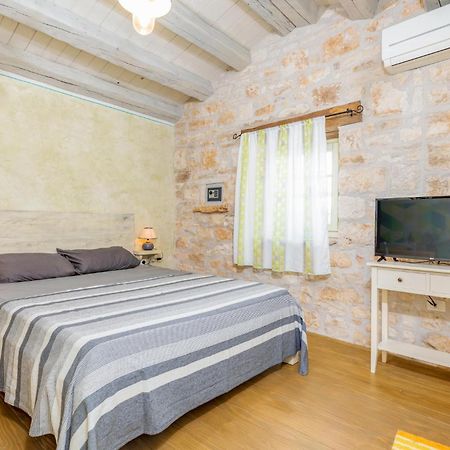 Awesome Apartment In Žminj Esterno foto